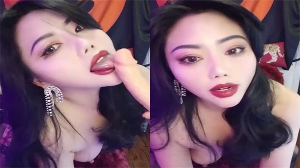 风韵美妇夜夫人自慰狂插，淫水喷发浪叫不止